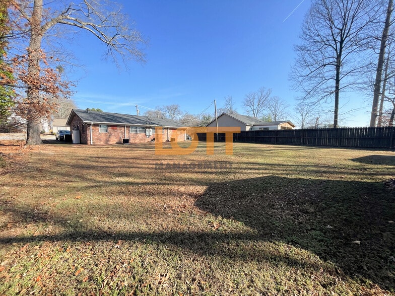 Building Photo - 2404 E Lee Rd