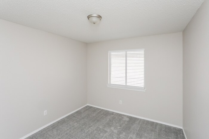 Building Photo - 2430 Manchester Ln