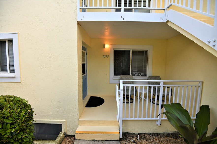 Building Photo - 5579 NE Gulfstream Way
