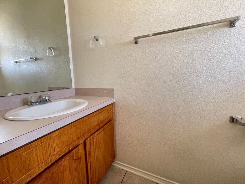 Building Photo - 4505 Deek Dr