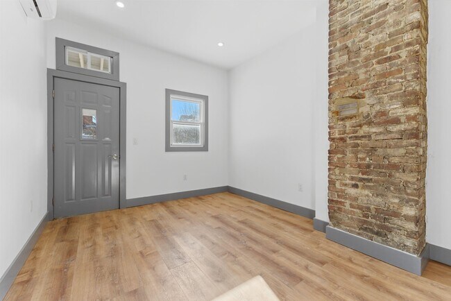 Building Photo - 821 18th St