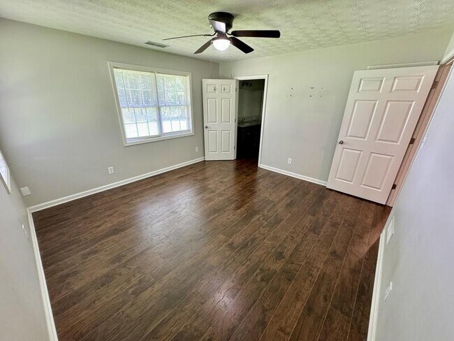 Building Photo - 2051 Snapping Shoals Rd