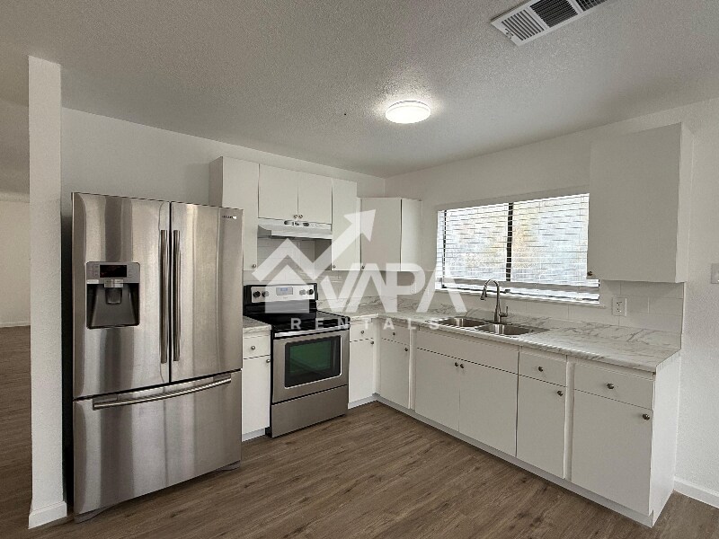 Building Photo - 7102 Grassy Trail