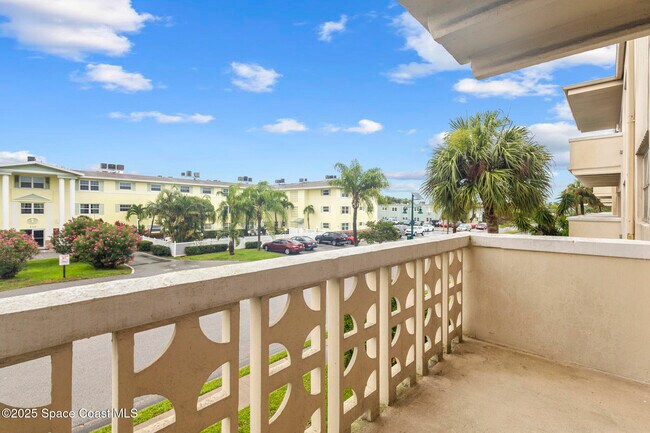 Building Photo - 223 Columbia Dr