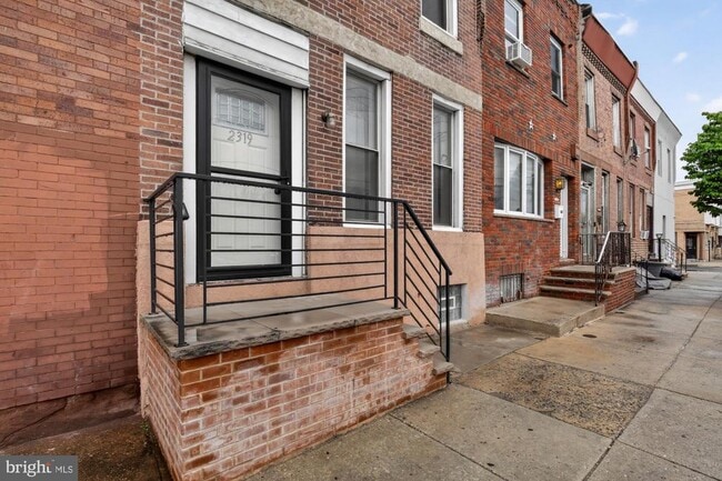 Building Photo - 2319 E Somerset St