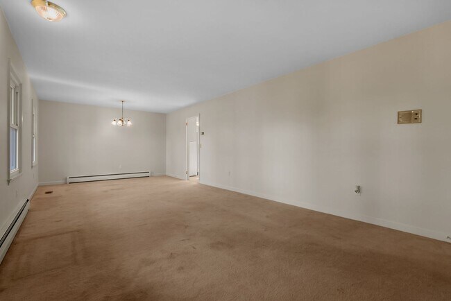 Building Photo - Charming 3-bedroom, 2-bath traditional home situated less than two miles from Clemson University!