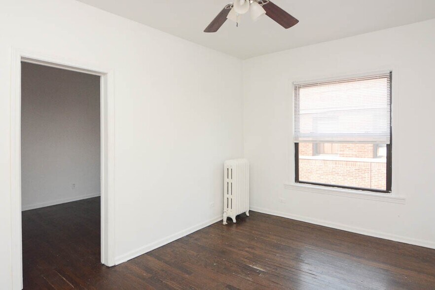 Building Photo - 929 W Sunnyside Ave