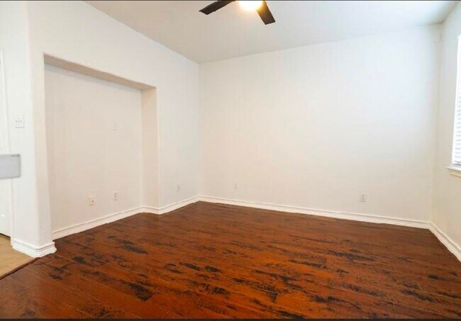 Building Photo - 14413 Rosehedge Ct