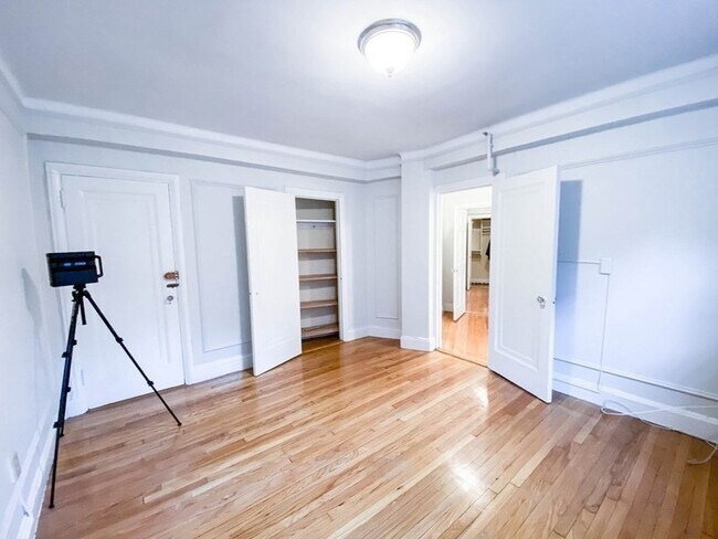 Building Photo - 1454 Beacon St