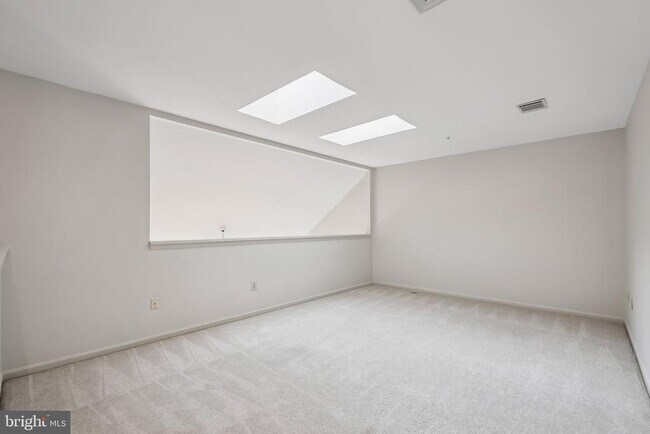 Building Photo - 15831 Glacier Ct