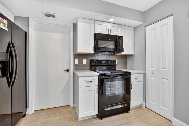 Building Photo - 7773 La Mirada Dr