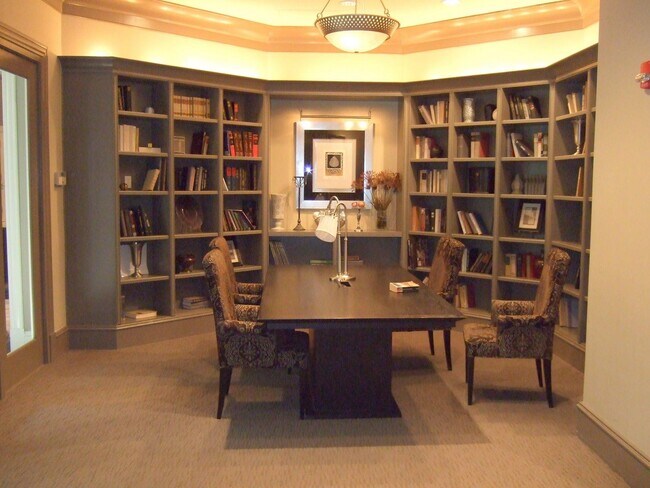 Business center/library - 851 N Glebe Rd
