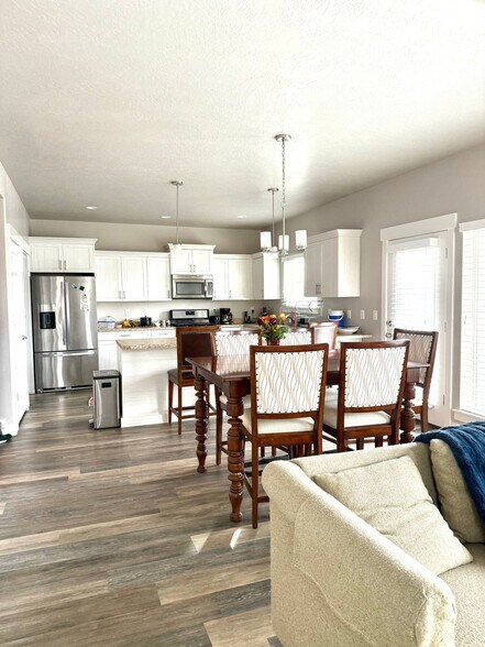 Building Photo - 822 S Aspen Wy