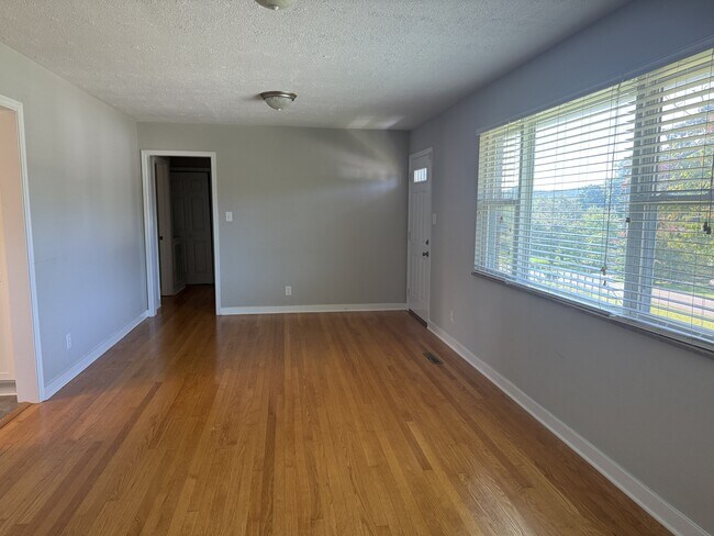 Building Photo - 5312 Rowan Rd