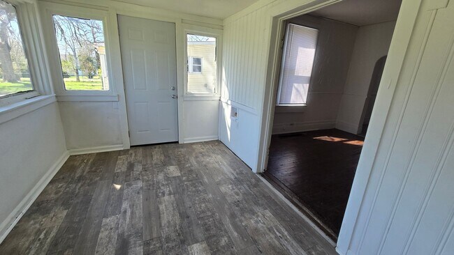 Building Photo - 3 Bed - 2 Bath Home, Muncie's North Side!