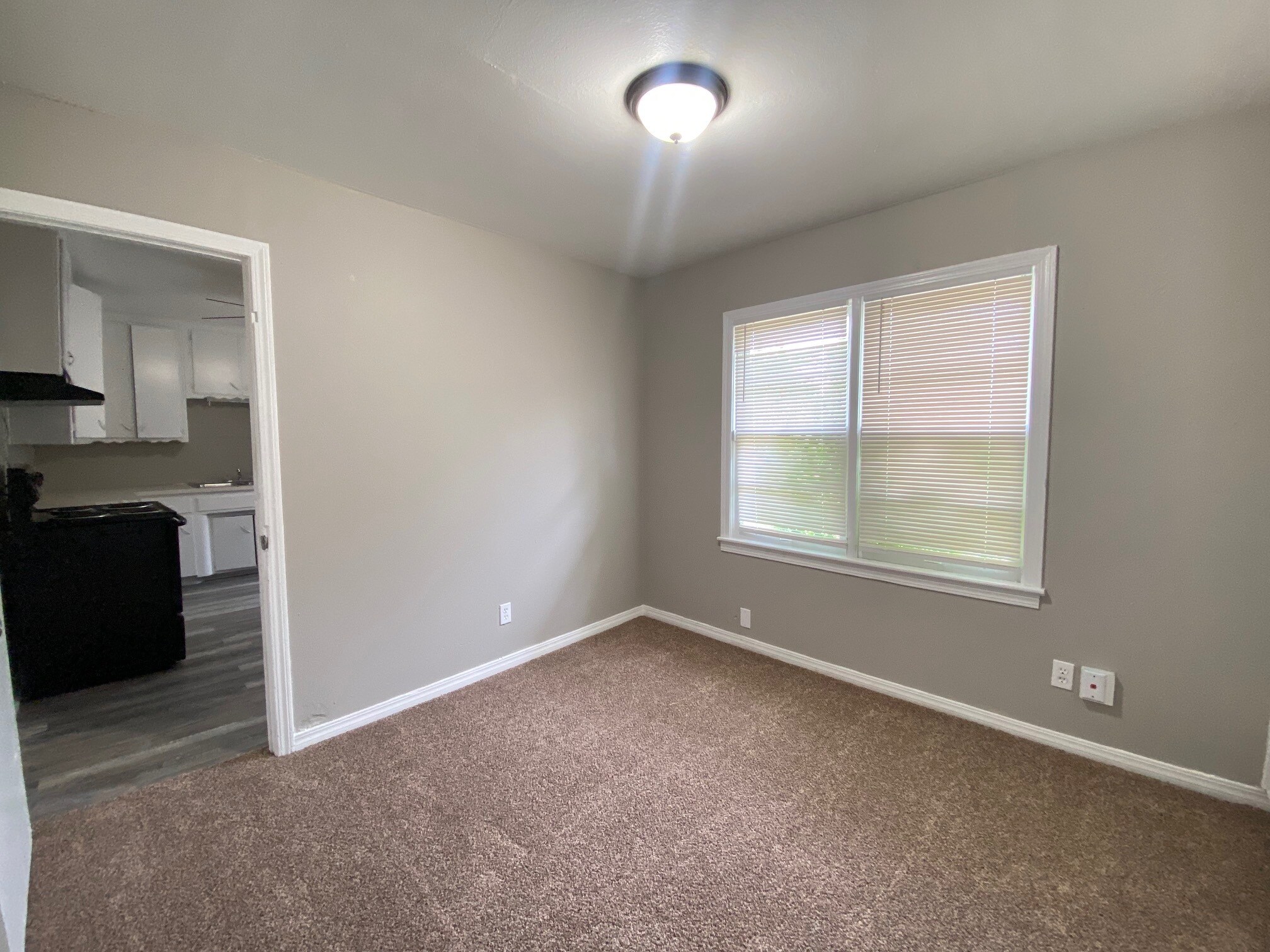 Building Photo - 3712 Woodside Dr