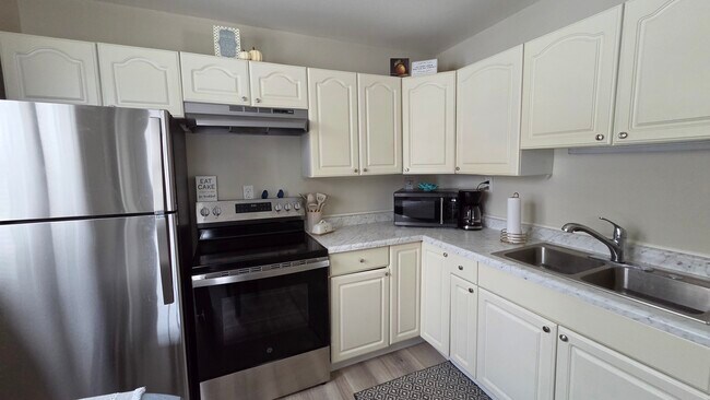 Building Photo - 542 Whitney Ave