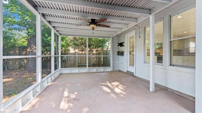 Building Photo - 111 N Misty Dawn Dr