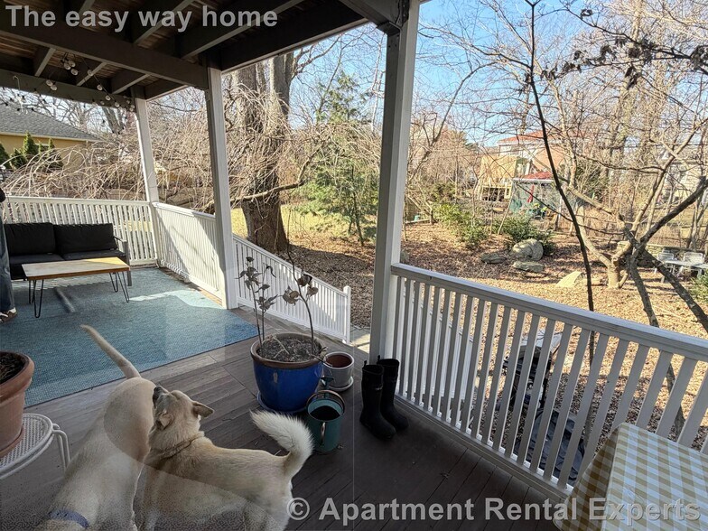 Building Photo - 138 Larch Rd