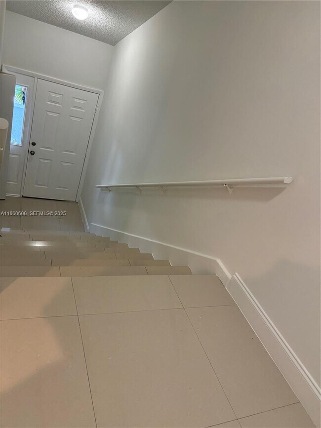 Building Photo - 2662 SE 19th Ct