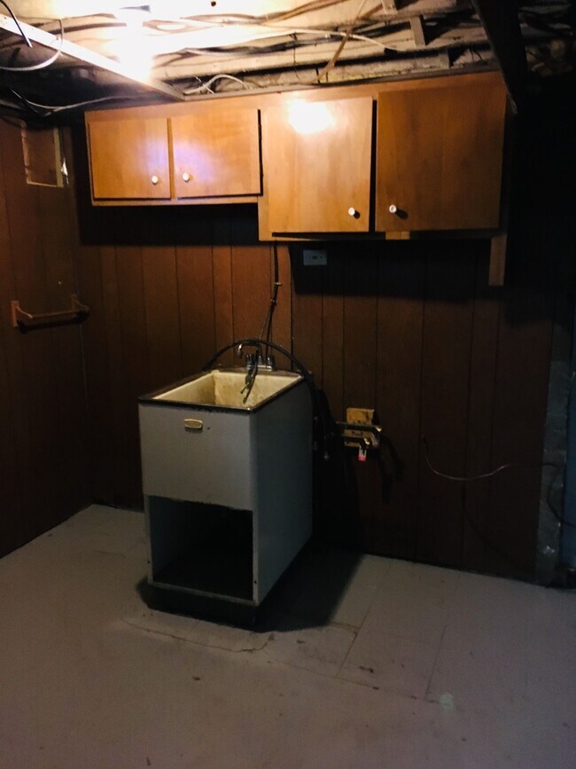 Building Photo - 3 Bedroom Bungalow in Eastpointe, MI - Sec. 8 OK