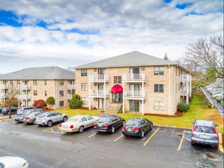 Building Photo - 28 Kenmar Dr