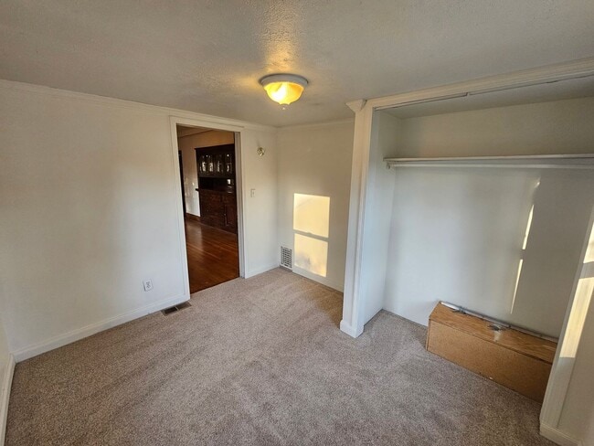 Building Photo - Beautiful Home on South Hill