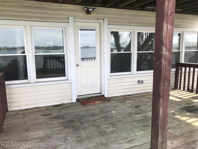 Building Photo - 381 E Shore Dr