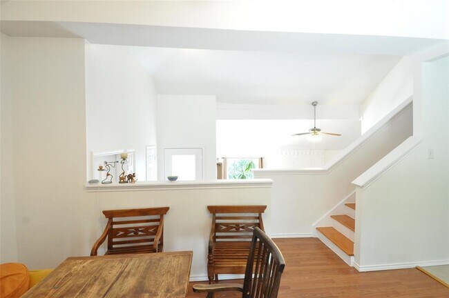 Building Photo - 9902 Talleyran Dr