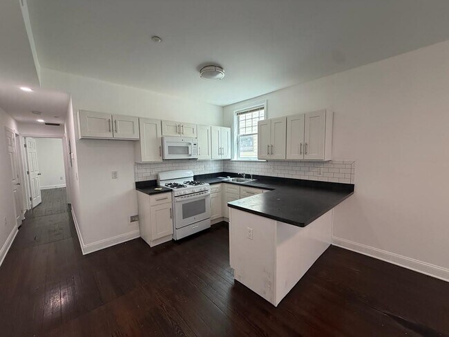 Building Photo - 152 Stevens Ave
