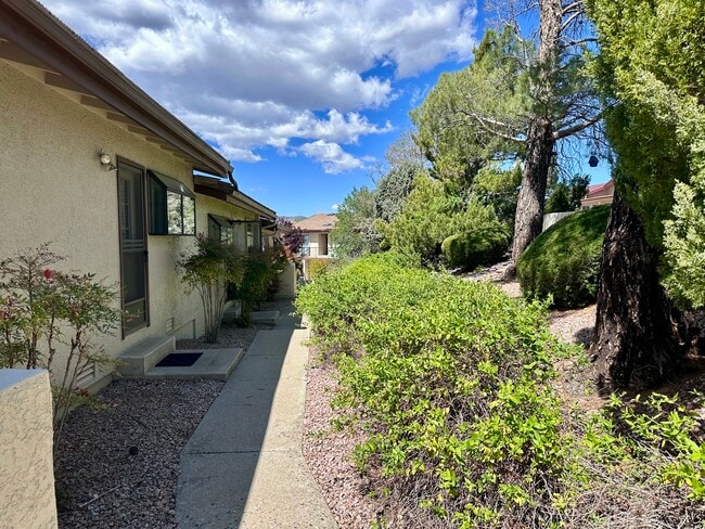 Building Photo - 11456 N Fairway Dr
