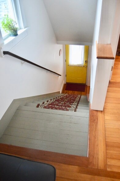 Building Photo - 56 Ash St