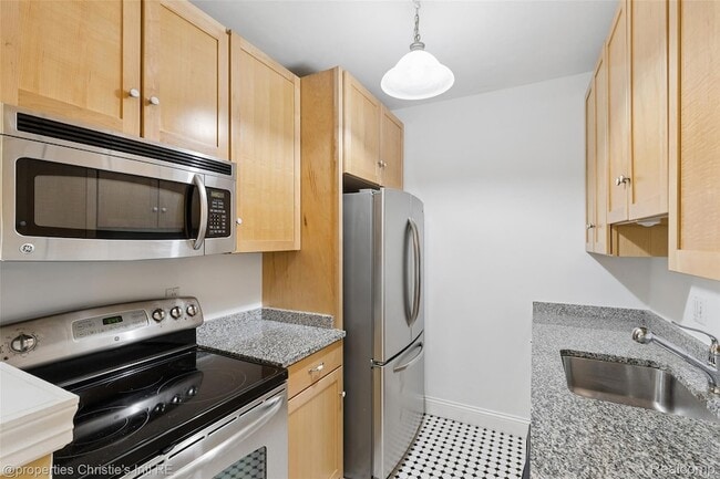 Building Photo - 15 E Kirby St