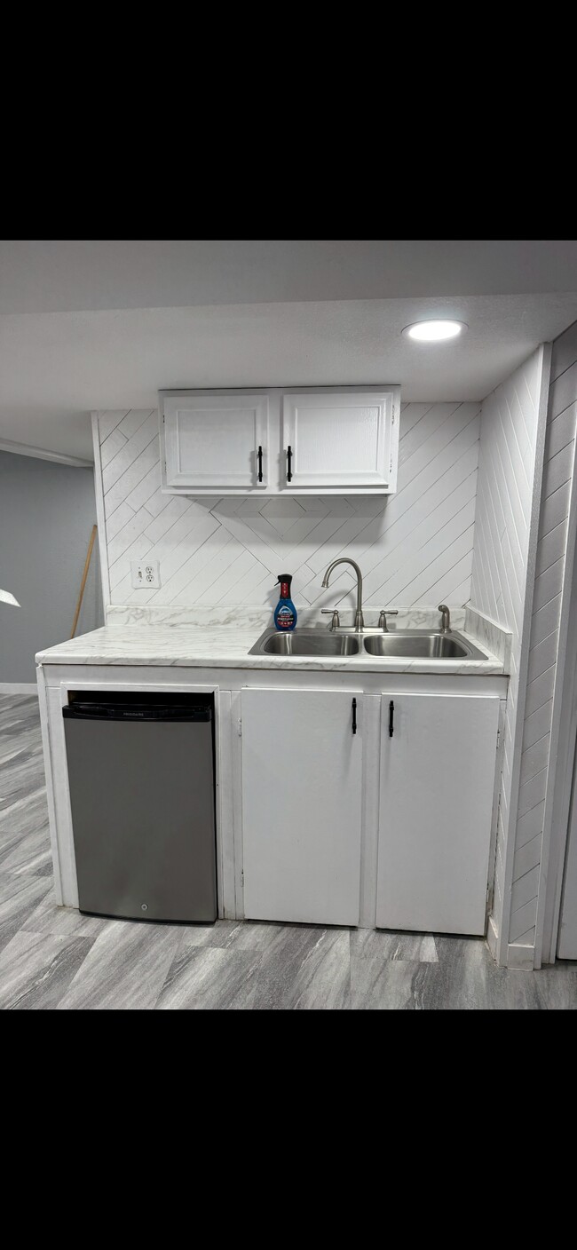 Building Photo - 11175 Dexter Dr