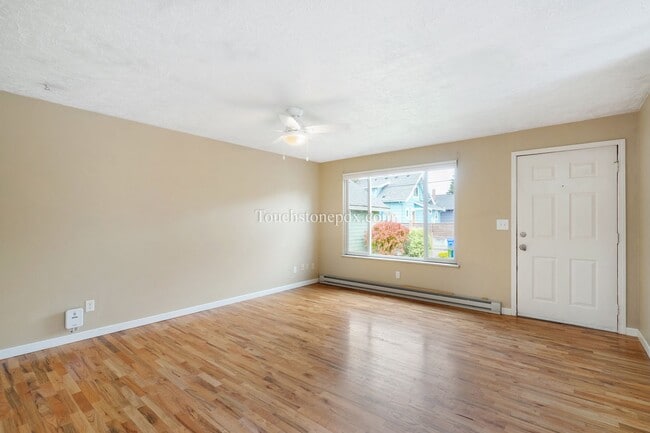 Building Photo - Quaint 3BD/1BA Home Near Mt. Tabor