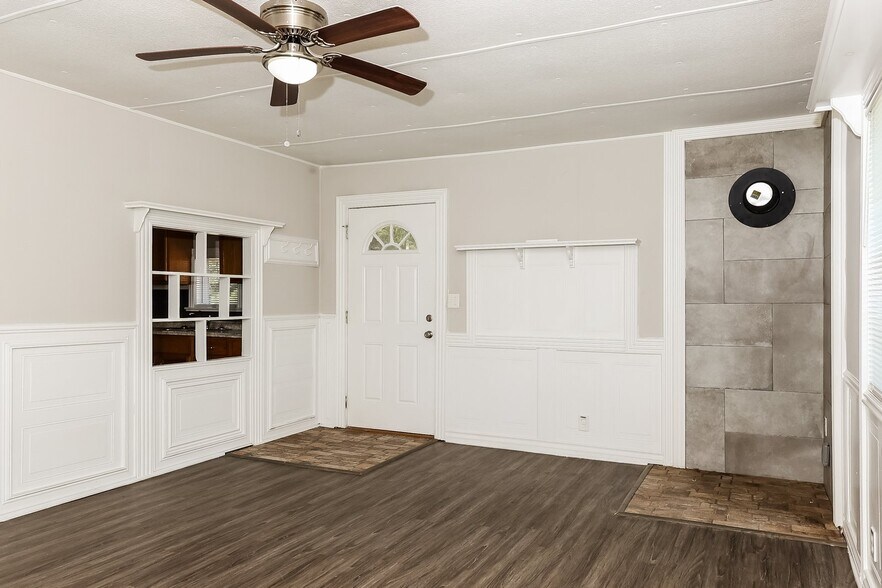 Building Photo - 216 McFayden Dr