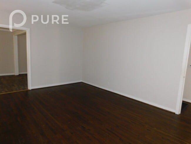 Building Photo - 909 5 Mile Rd