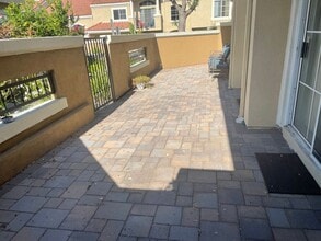 Building Photo - Spacious 3 Bedroom 2.5 Bathroom in Aliso Viejo