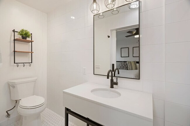 Building Photo - 2464 Jefferson St