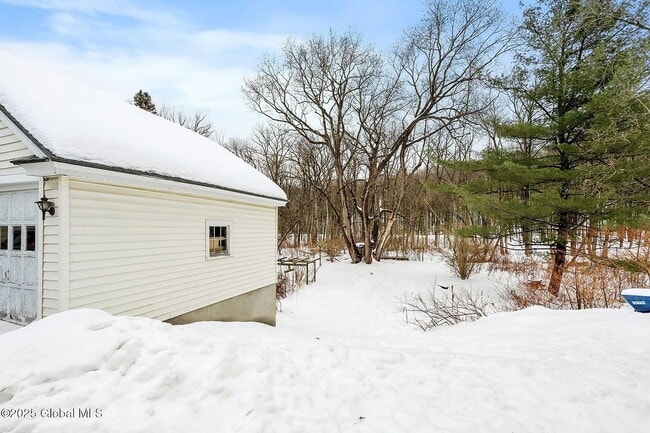 Building Photo - 301 S Main St