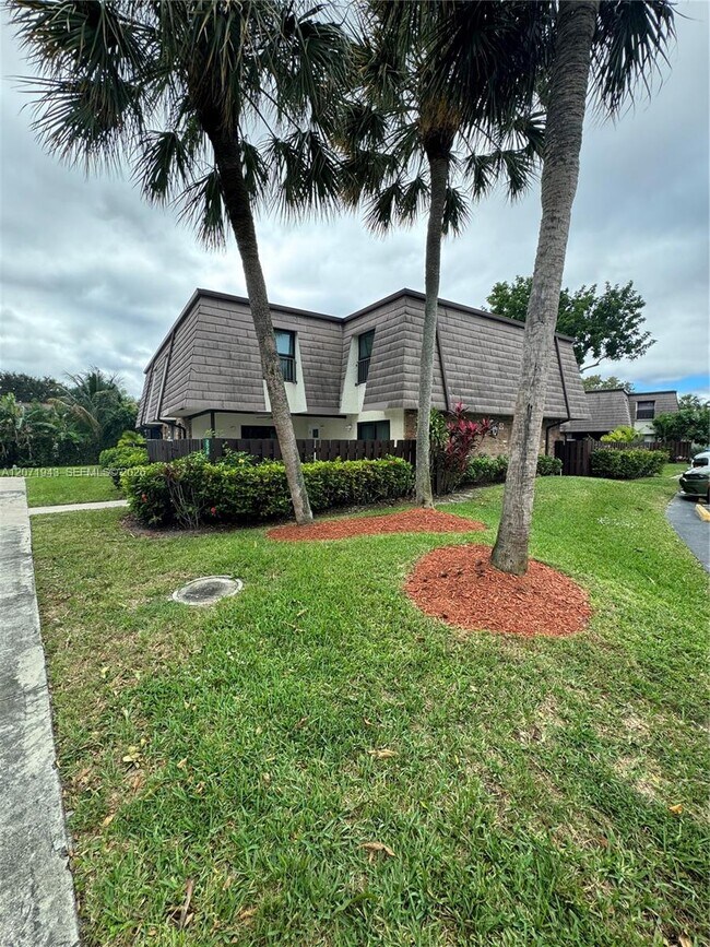 Building Photo - 2528 NW 99th Ave