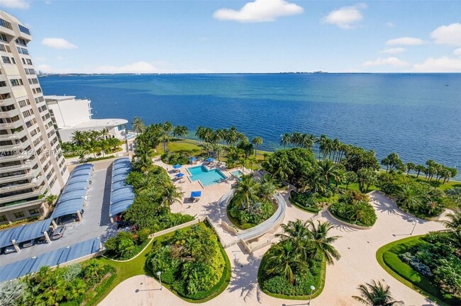 Building Photo - 2 Grove Isle Dr