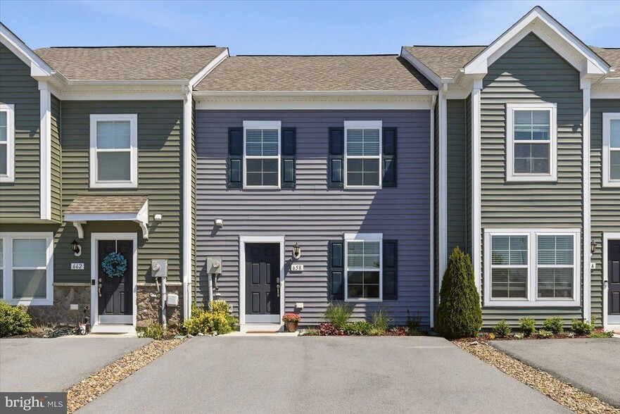 Building Photo - 658 Thumper Dr