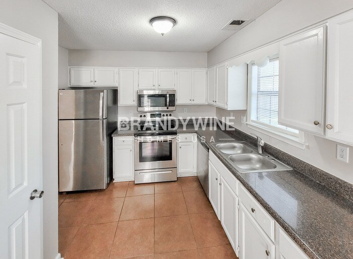 Building Photo - 8042 Port Douglas Dr