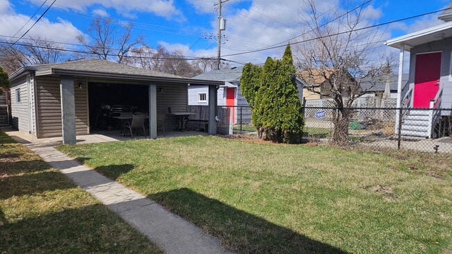 Building Photo - 2704 N New England Ave