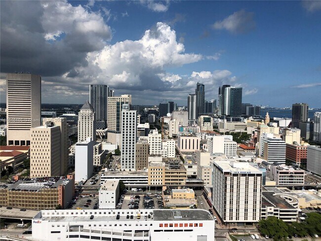 Building Photo - 350 S Miami Ave