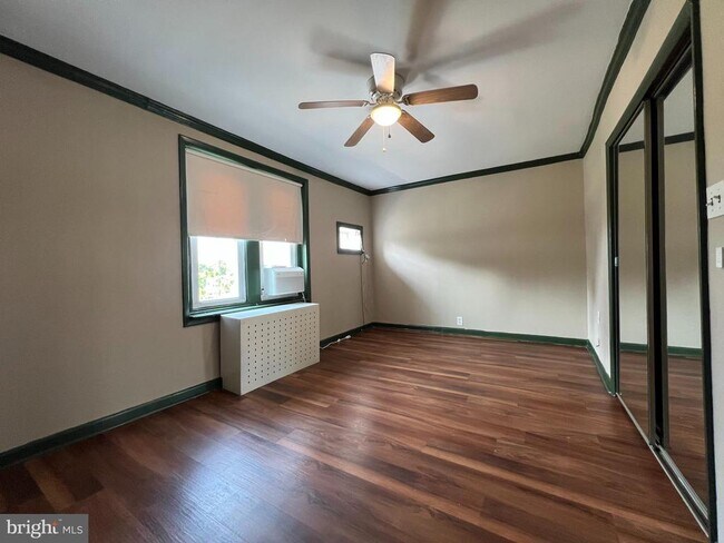 Building Photo - 333 E Landis St