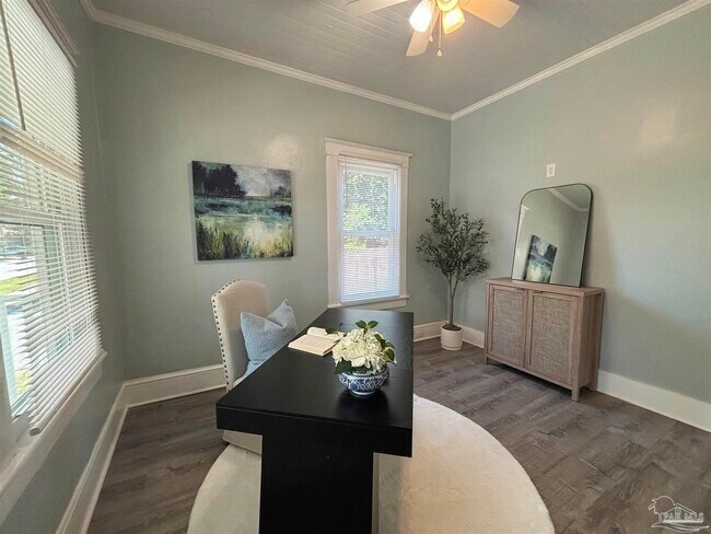 Building Photo - 1118 W Belmont St