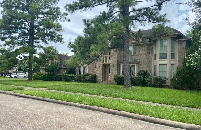Building Photo - 14702 Rancho Vista Dr