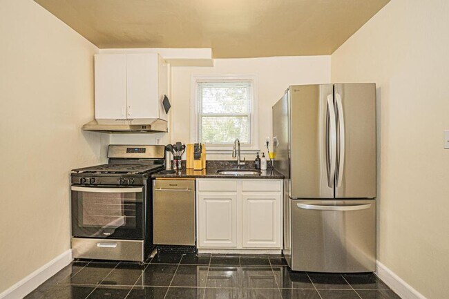 Building Photo - 8411 Potomac Ave